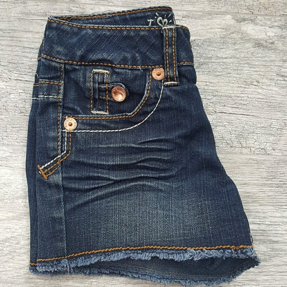 Justice Short - Picture 5 of 7